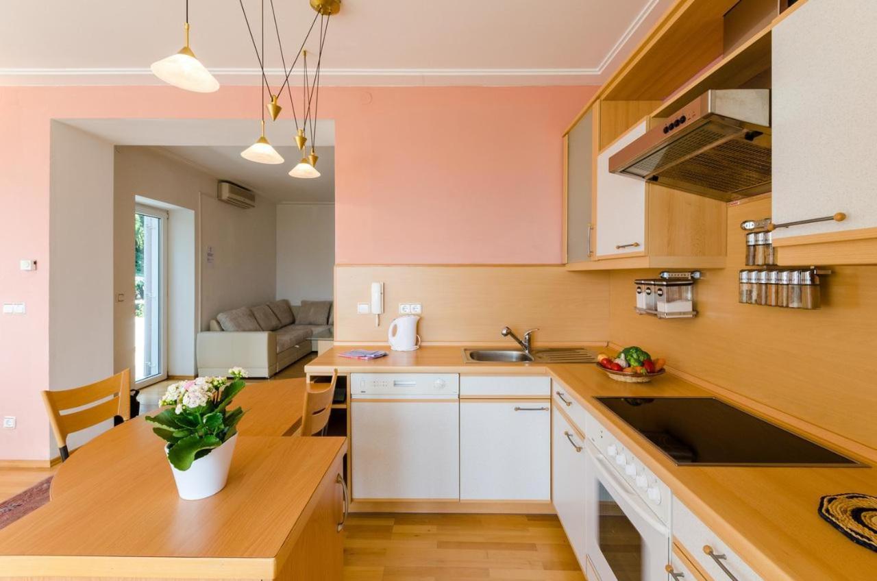 Jurincic Apartment Crikvenica Room photo